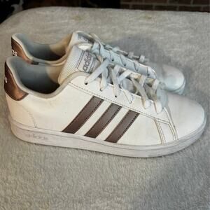 Adidas White Rose Gold Stripe Low Top Sneakers Women’s Size 6 (youth 4.5)